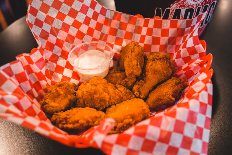 Crispy chicken wings with ranch dipping sauce