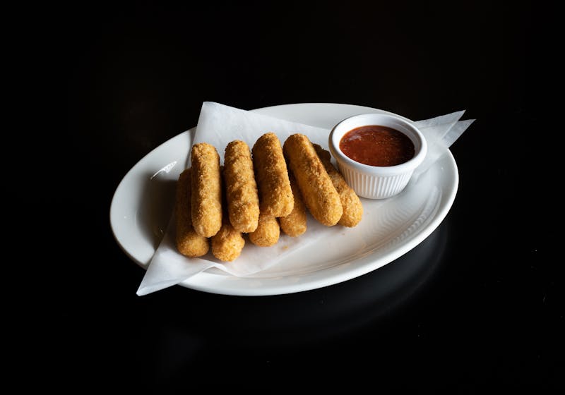 Mozzarella sticks with marinara dipping sauce